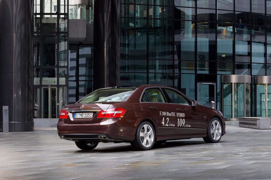  Mercedes-Benz E300 BlueTEC Hybrid 2012 года  (фото 40 из 60)